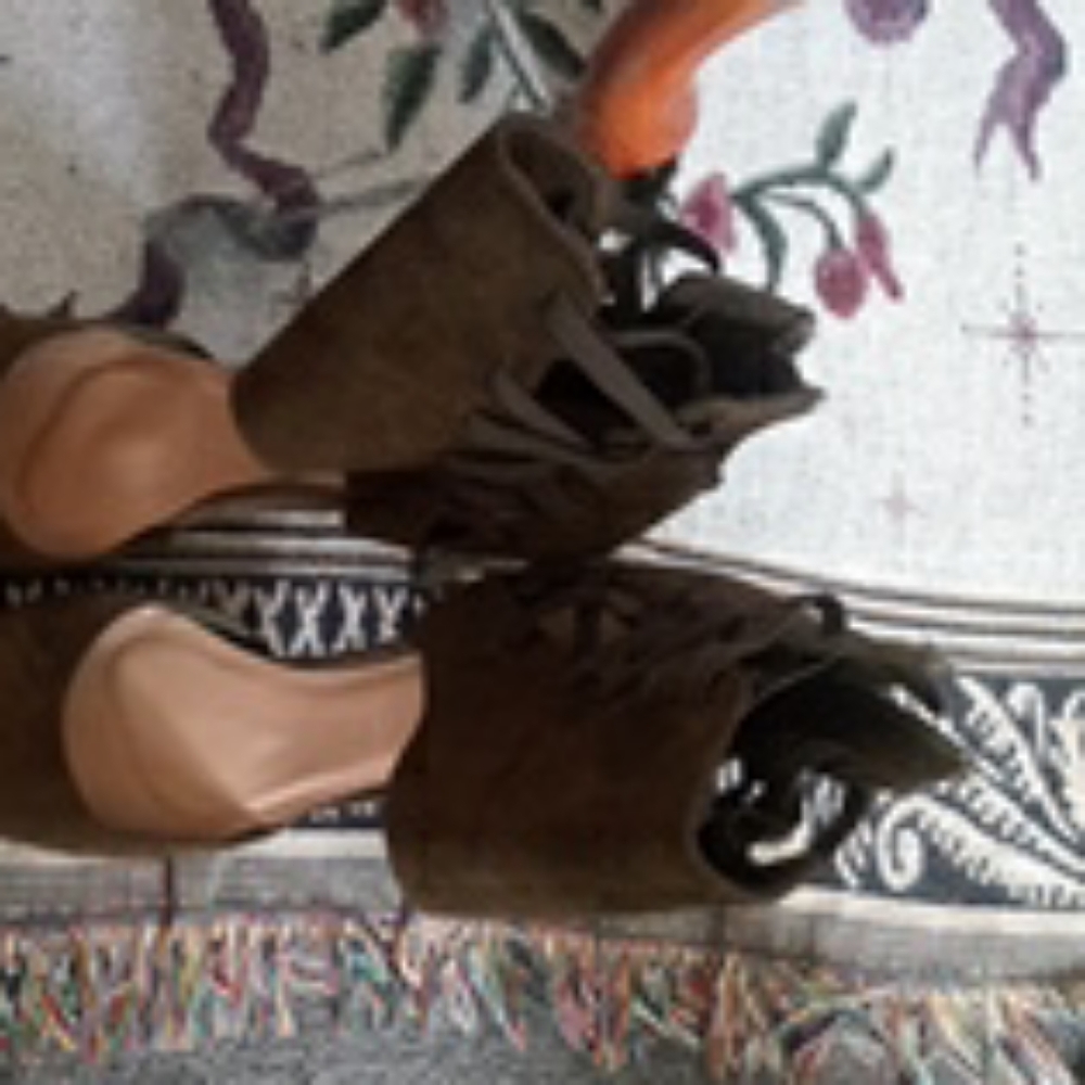 Shoes - Picture 3 of 3